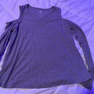 Off the shoulder long sleeve So brand. Size XL.